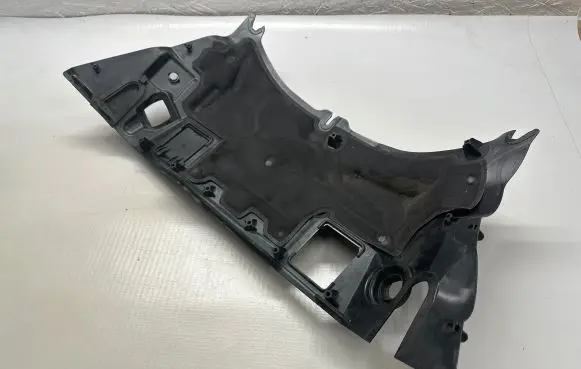 Mercedes-Benz C W205 Other engine bay part A2056200240