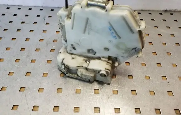 Honda FR-V Front door lock