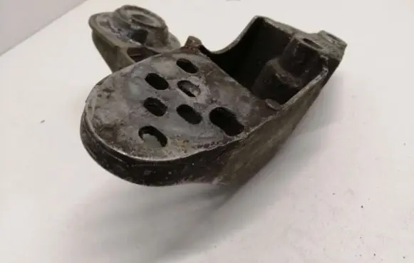 Audi A6 S6 C5 4B Engine mounting bracket 4B0199351B