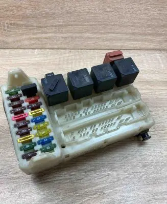 Ford Mondeo MK II Fuse module 93BG14K150AD 0124001