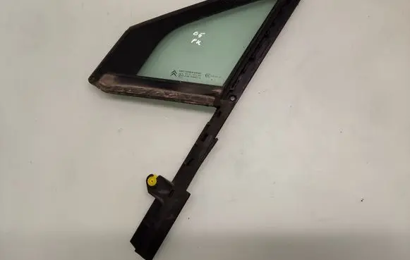 Citroen C5 Front door vent window glass four-door 43R00016