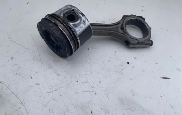 Toyota Corolla Verso AR10 Piston with connecting rod 7HA 17537