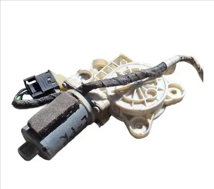 Mercedes-Benz CLS C219 Front door window regulator motor 0130821433