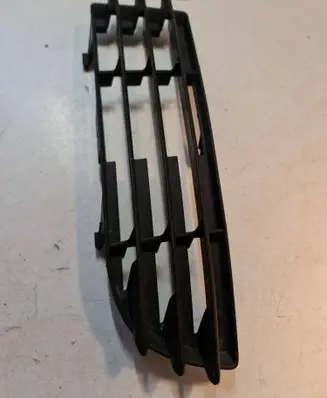 Mitsubishi Colt Front bumper lower grill MN105193