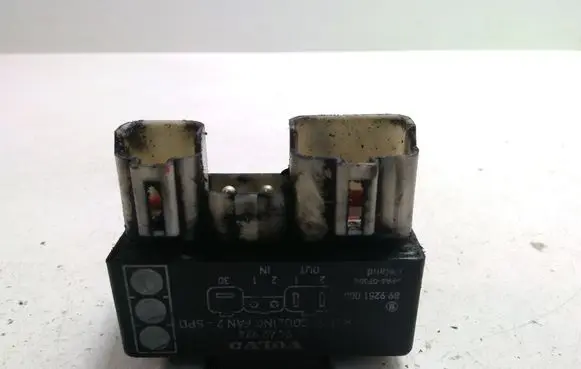 Volvo V70 Coolant fan relay 9442934 899251000
