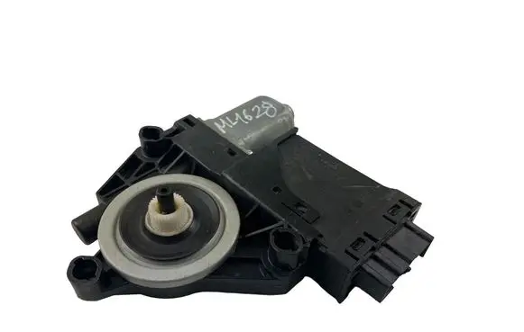 Volvo XC90 Rear door window regulator motor 31674759