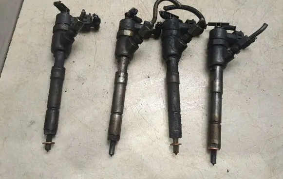 Opel Insignia A Fuel injectors set 0445110351