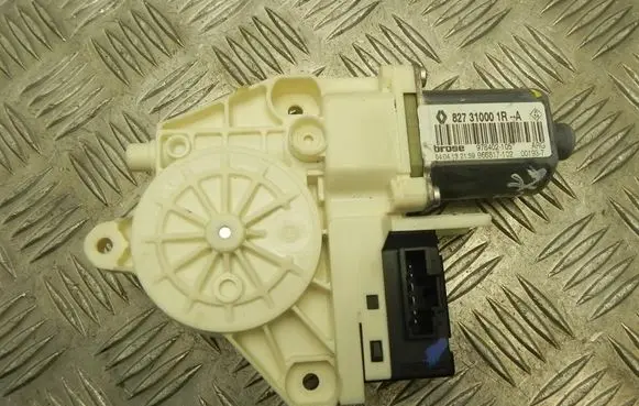 Renault Laguna III Front door window regulator motor 827310001R Z1245
