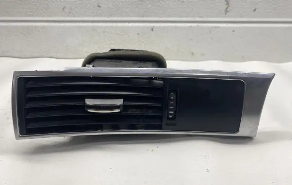 Audi A6 S6 C6 4F Quarter panel pressure vent 4F1829901D