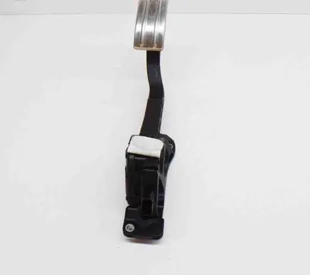 Accelerator throttle pedal