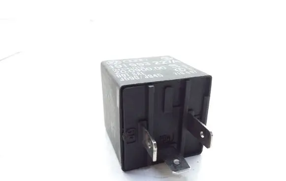 Volkswagen PASSAT B3 Hazard warning light relay 191953227A 20090000