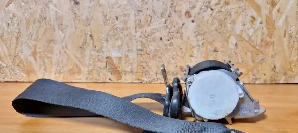 Ford Focus Front seatbelt 4m51a61295