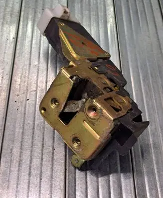 Mitsubishi Space Star Front door lock