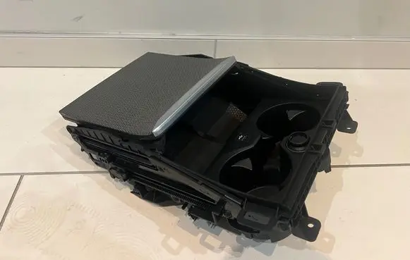 BMW X7 G07 Cup holder front 6810497 5A0E550 929872
