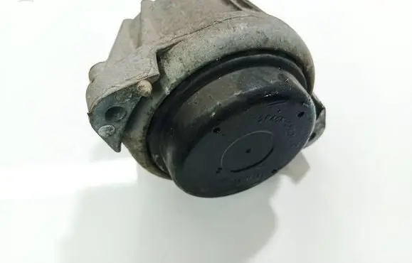 BMW 3 E90 E91 Engine mount bracket 13981112