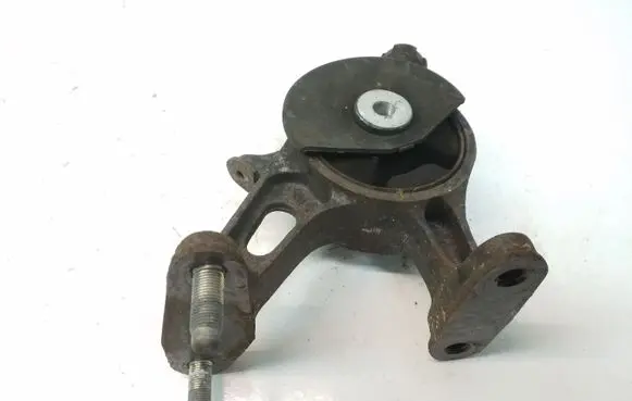 Toyota Avensis T270 Engine mount bracket