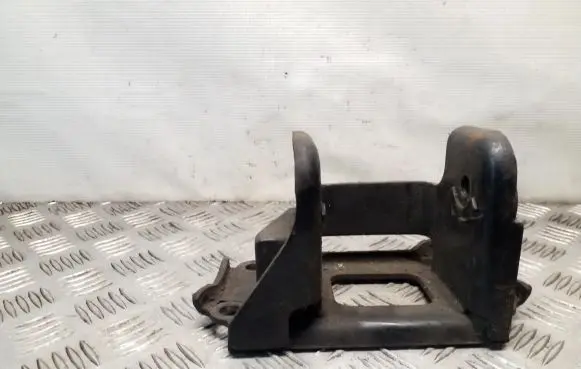 Gearbox mounting bracket