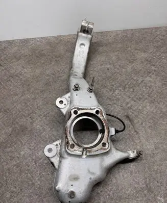 BMW X6M F86 Front wheel hub spindle knuckle 6869870