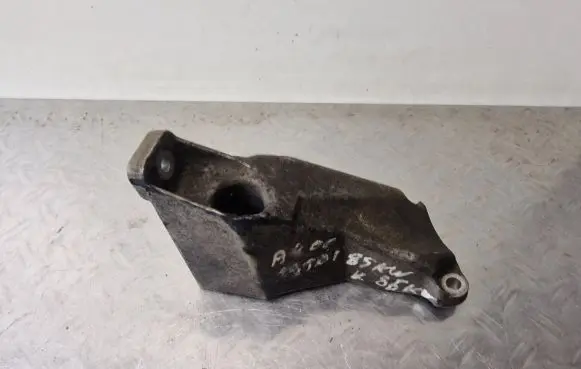 Audi A4 S4 B5 8D Engine mounting bracket 8D0199307P