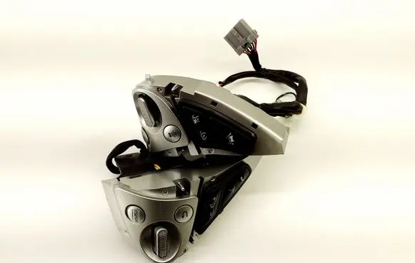 Steering wheel buttons/switches