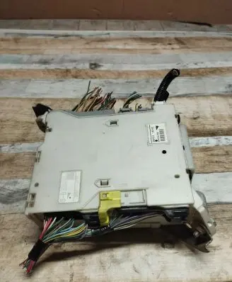 Lexus IS 220D-250-350 Fuse module 8273053052