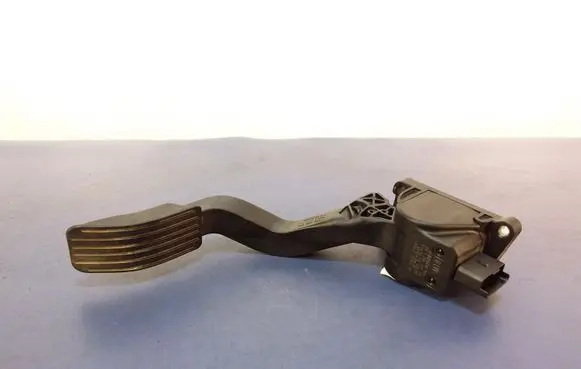 Citroen C4 II Accelerator throttle pedal 967184080