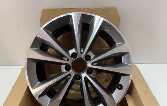 Mercedes-Benz V Class W447 R18 alloy rim A4474015300