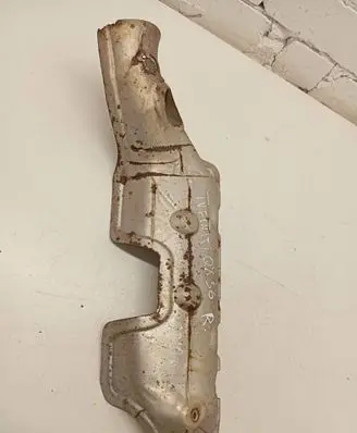 Infiniti QX56 Exhaust heat shield