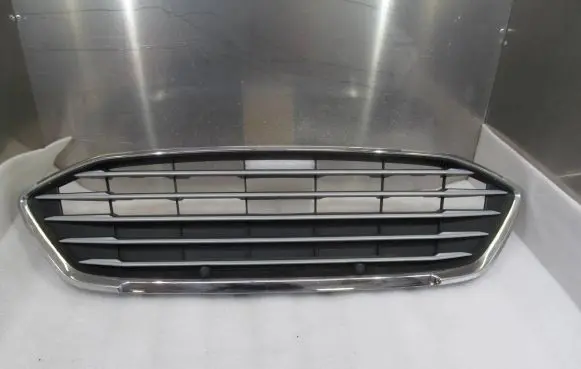 Ford Focus Front grill JX7B-8C436-A