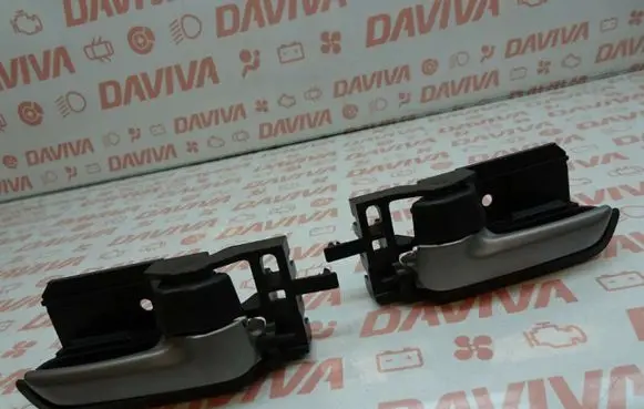 Suzuki SX4 Rear door interior handle