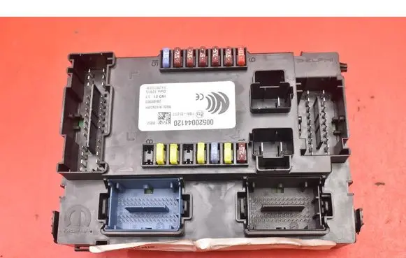 Jeep Renegade Fuse box set 00520044120