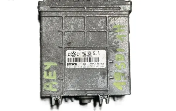 Volkswagen Golf III Engine control unit/module 028906021FJ