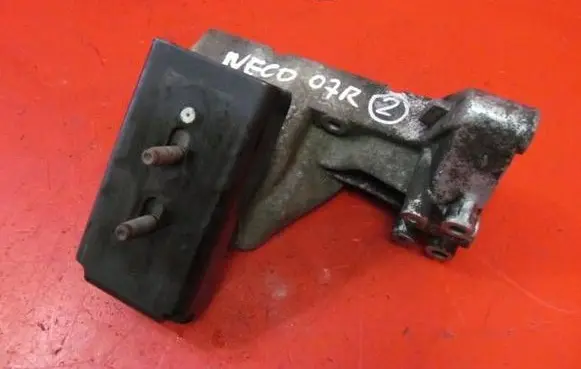 Iveco Daily 35 - 40.10 Engine mounting bracket 500376601