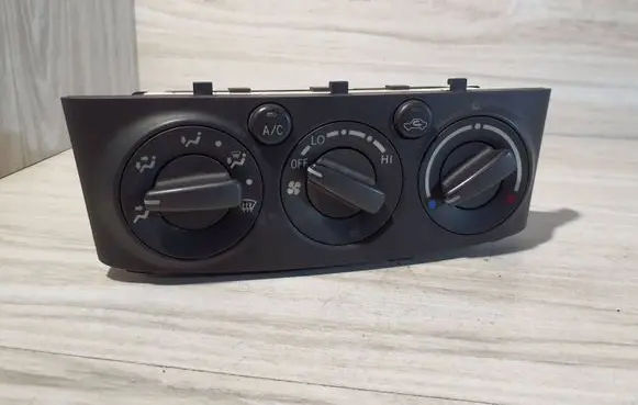 Toyota Avensis T250 Climate control unit 5590005240 MB1465704463