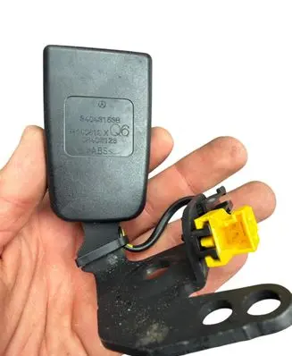 Mercedes-Benz C W204 Rear seatbelt buckle 34043153B