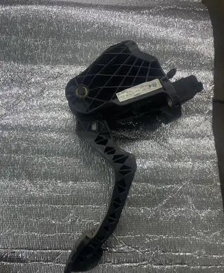 Volkswagen Golf V Clutch pedal 1K1721059