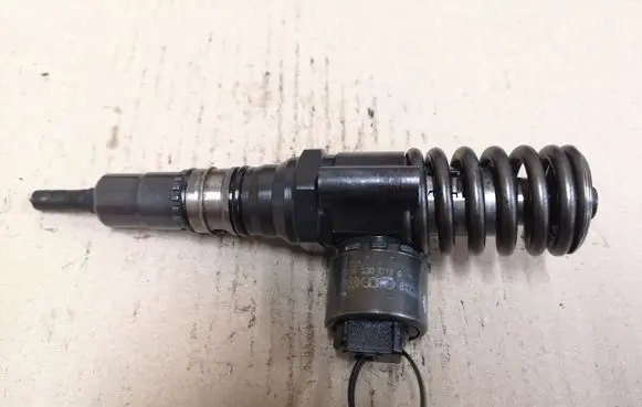 Audi A4 S4 B7 8E 8H Fuel injector 03G130073G