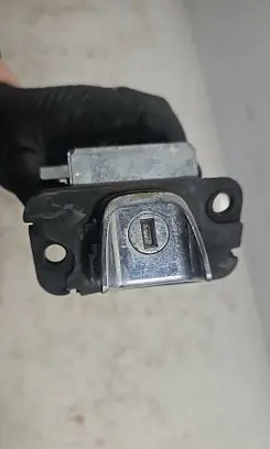 Toyota Avensis T220 Loading door lock N0500022