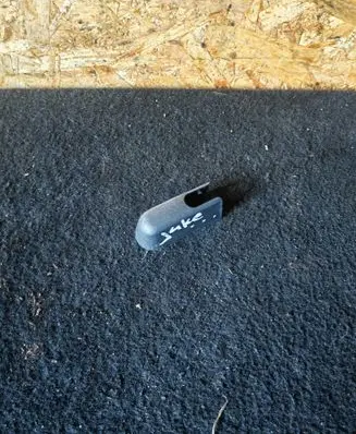 Nissan Juke I F15 Rear wiper blade arm