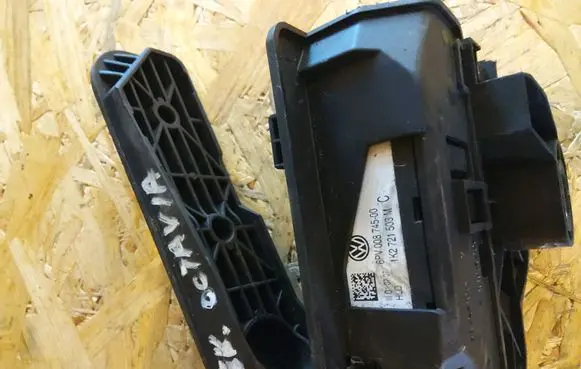 Skoda Octavia Mk2 (1Z) Accelerator throttle pedal 1K2721503M 6VP00874500