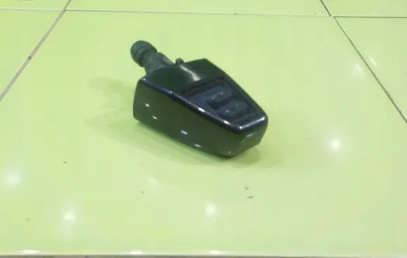 BMW X3 E83 Headlight washer pump PRZOD