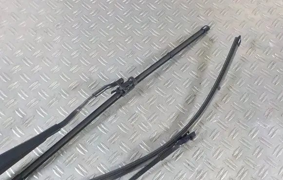 Mercedes-Benz E C207 W207 Front wiper blade arm A2078200044