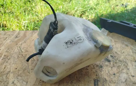 BMW 3 E36 Windshield washer fluid reservoir/tank 616613873839 13873839 1387383