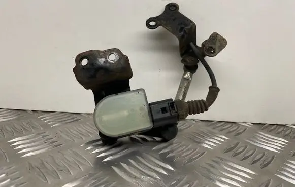 Headlight/headlamp level sensor
