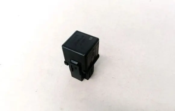 Volvo S40, V40 Other relay MB953381 V23134-B52-X240