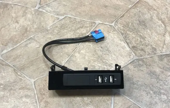 Mercedes-Benz S C217 AUX in-socket connector A2228210511