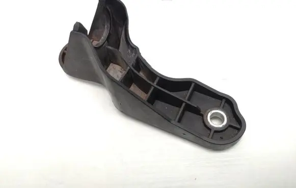 Volvo V70 Gear shift cable bracket 