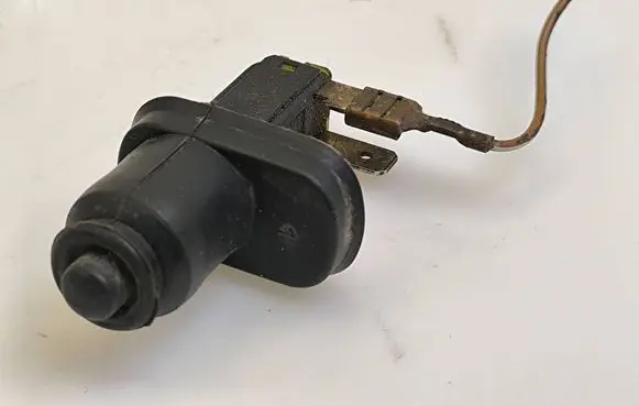 Audi 80 90 S2 B4 Front door sensor 895947561A