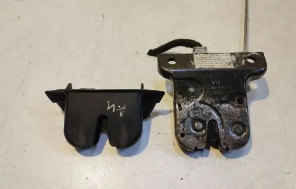 Audi A4 S4 B5 8D Tailgate lock latch 8L0827505G 262110