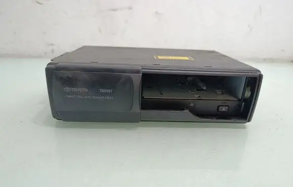 Toyota RAV 4 (XA30) CD/DVD changer 0860100911